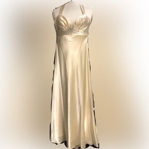 Used, but still in good condition Jessica McClintock wedding dress.